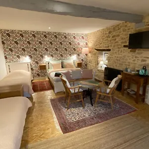 https://chambre-dhotes-les-3-cochons-dolt.midi-pyreneeshotels.com
